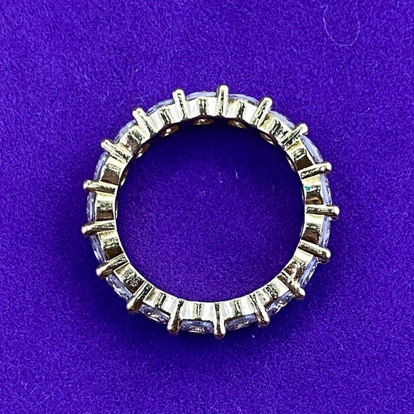 💛 Elegant Gold Plated Round CZ Eternity Ring - Picture 3 of 5